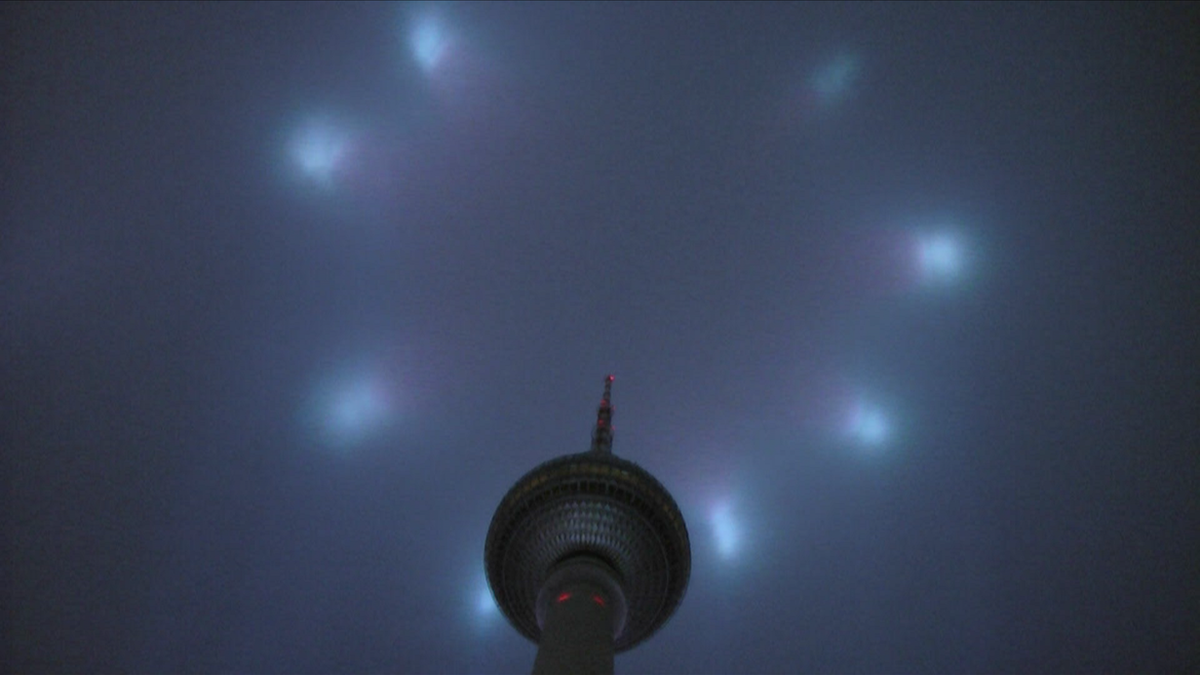 "Reflectingcolourslightningnight"